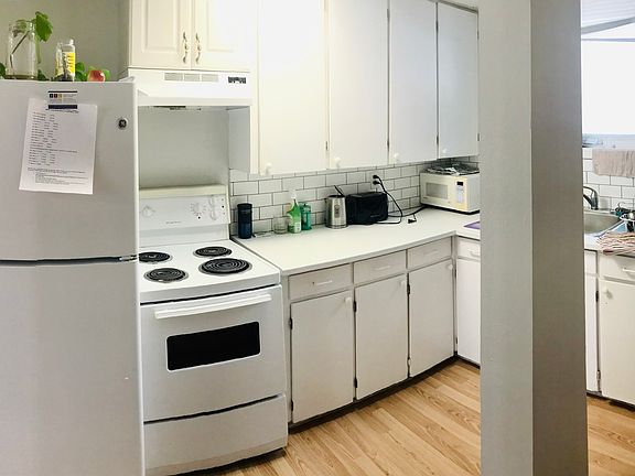 3rd image of 329 College St #6