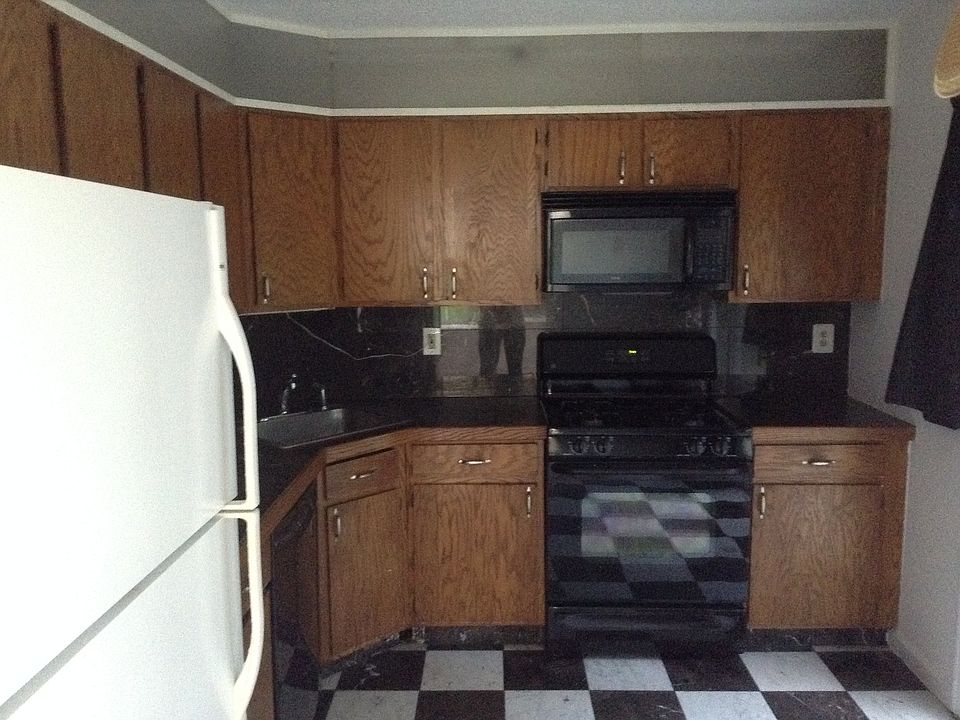2nd image of 34 Winchester Ave