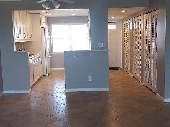 5th image of 1901 S Roosevelt Blvd #402