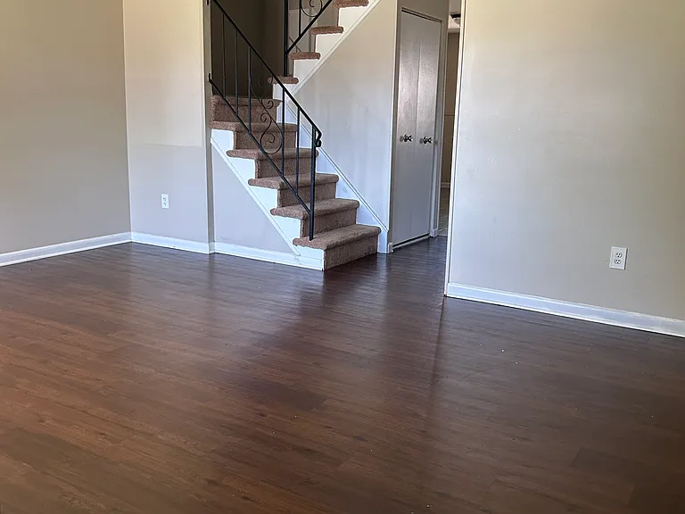 242 Daffodil Ct — Photo 2