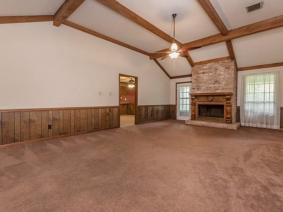 2nd image of 212 Sandalwood Dr