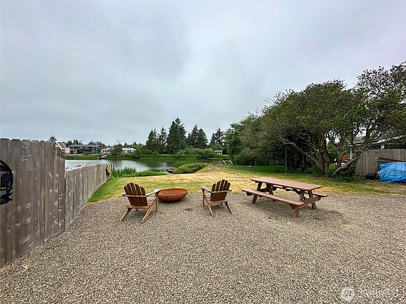 3rd image of 879 SE Albion Avenue
