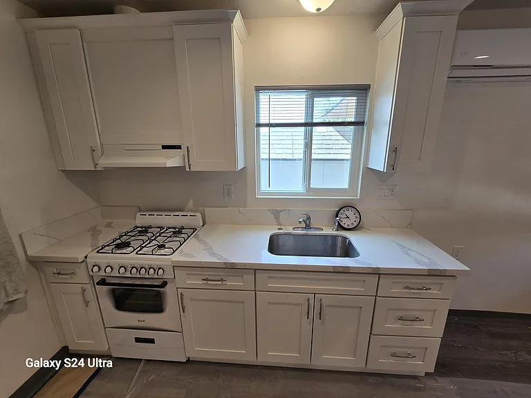 4861 La Rica Ave #B — Photo 6