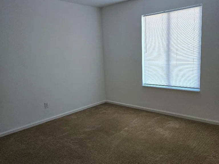 401 Hilltop Dr — Photo 9