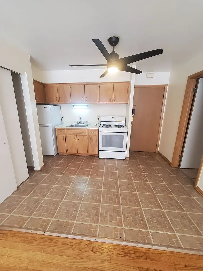 1851 N Oakland Ave (18 Unit) — Photo 2