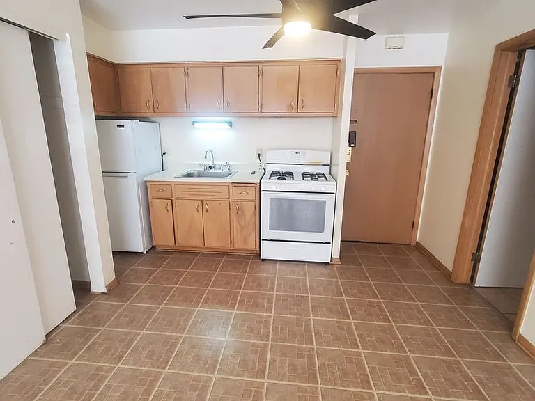 1851 N Oakland Ave (18 Unit) — Photo 2