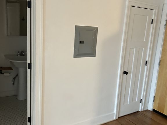 3rd image of 224 5th St #203
