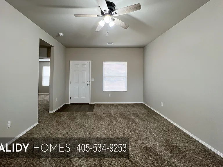 4301 Driftwood Dr — Photo 2