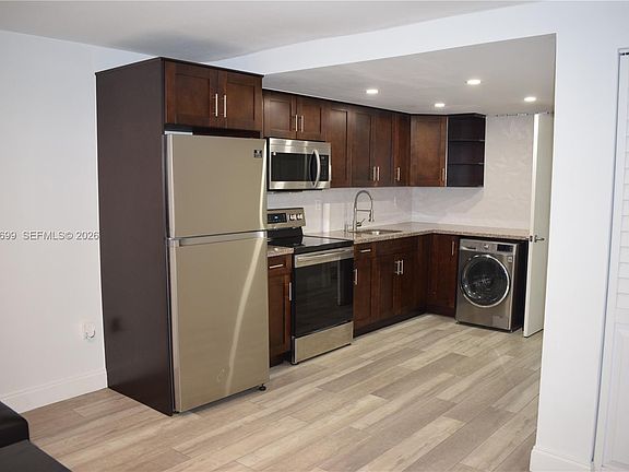 4th image of 777 SW 9th Ave APT 420