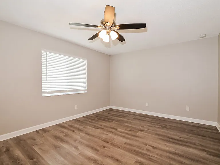426 Iowa Woods Cir E — Photo 8