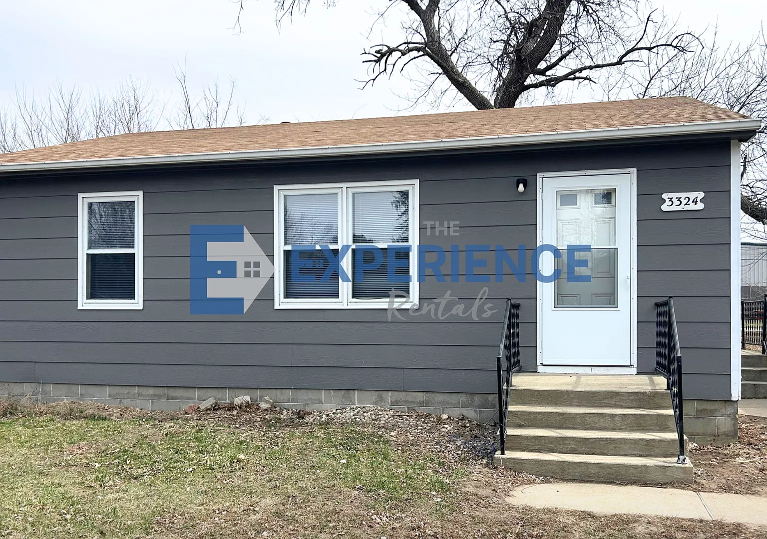 3 Bedroom 1 Bathroom Single Family Home For Rent! — Photo 1