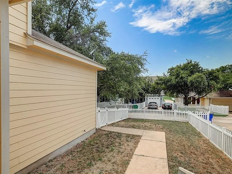 1115 Rawhide Trl — Photo 80