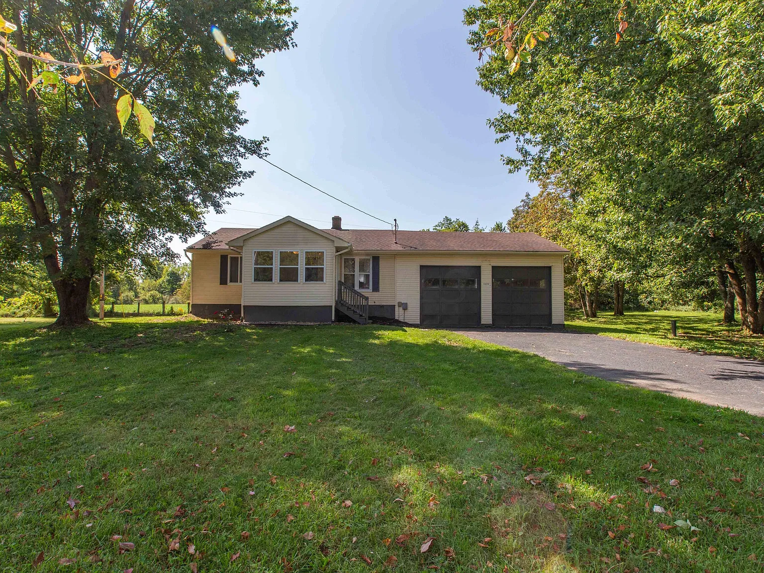 3 bed, 1.5 bath, 1024 sqft, $2,300 — Photo 1