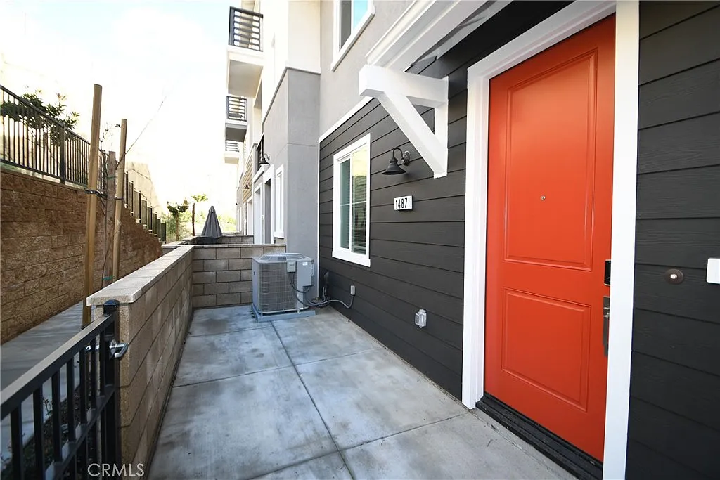 Building Photo - 1487 Skyline Ln