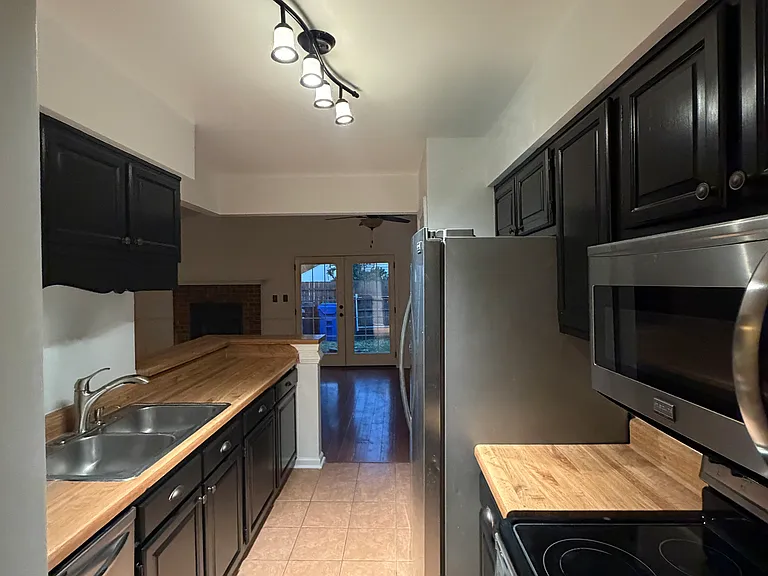 307 Gambrill Ct — Photo 3