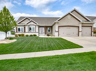 7800 Sandhurst Dr NW, Cedar Rapids, IA 52405