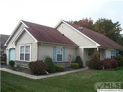 2858 Lenox St photo 1