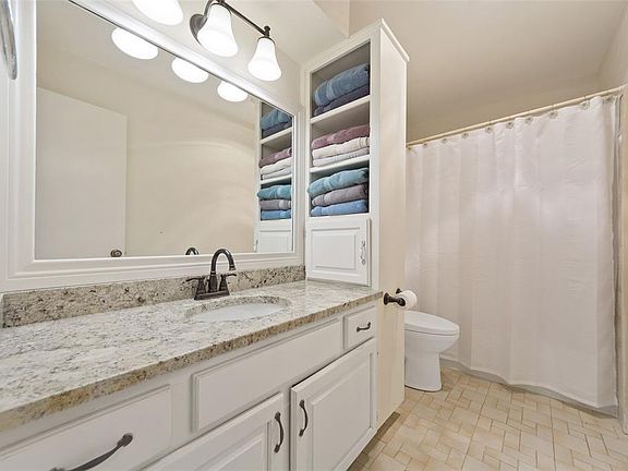 3rd image of 1021 Carriagehouse Ln