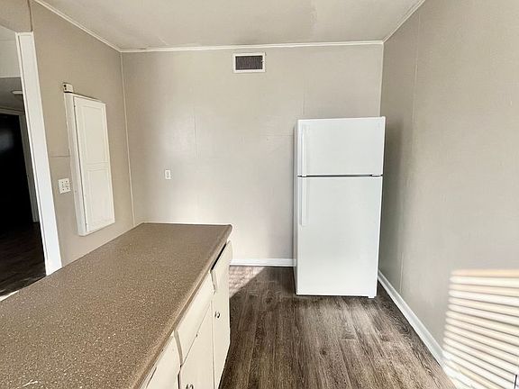 5th image of 3304 Red River St Unit 104