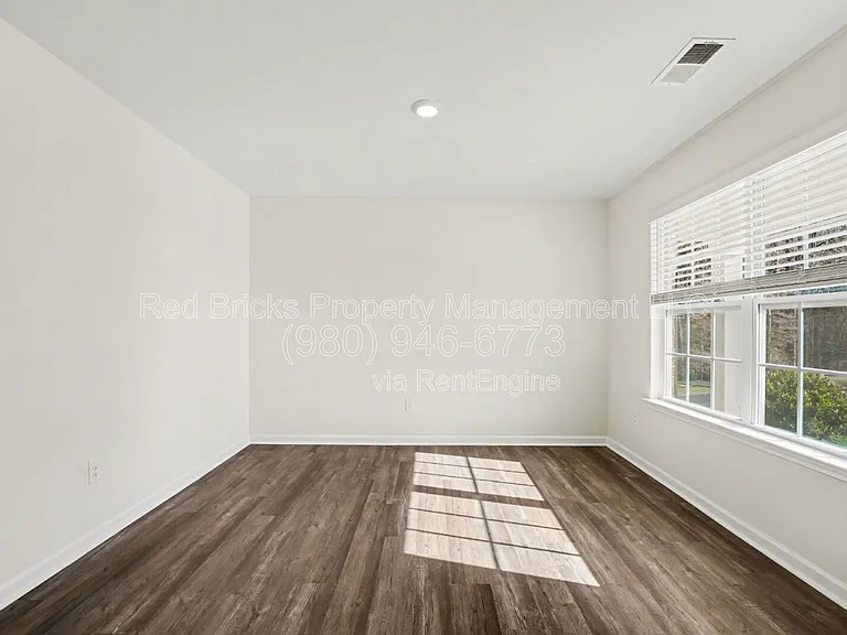 7847 Whispering Stream Dr — Photo 9