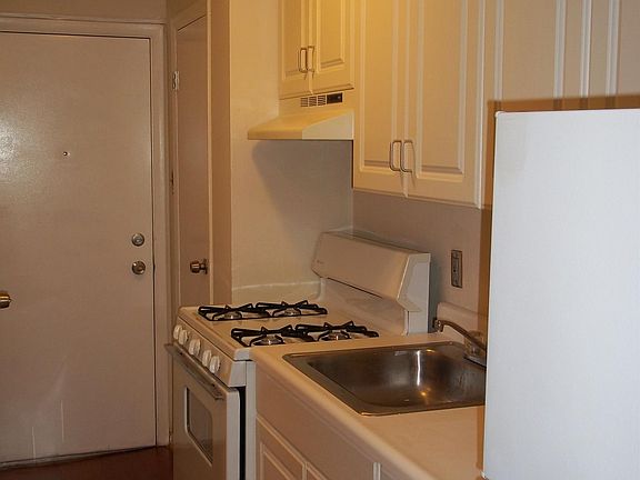 2nd image of 1331 Snyder Ave #1R