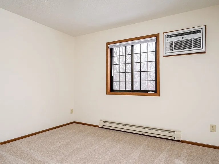 Woodcrest Townhomes — Photo 9