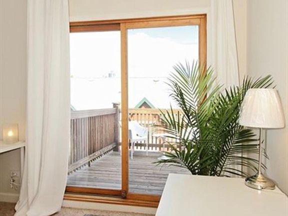 master bedroom w outdoor deck