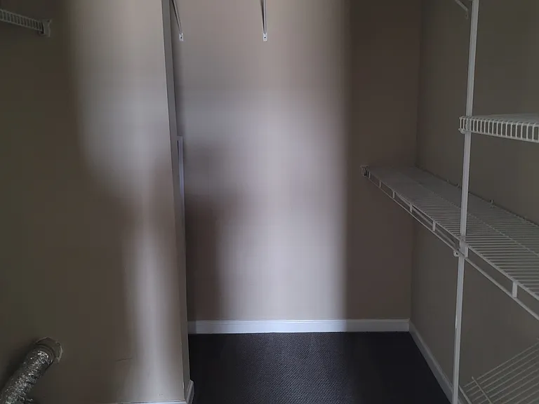 1252 Longpoint Dr — Photo 12