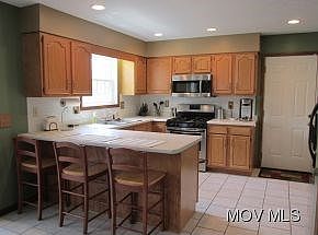 5th image of 72 Eastview Dr