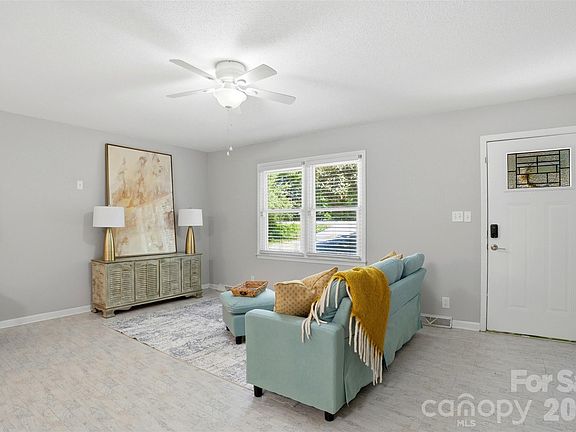 4th image of 1525 Reservation Rd
