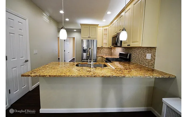 Rented by Douglas Elliman | media 38