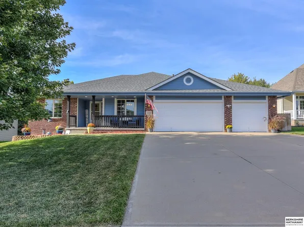 21108 Shiloh Dr, Gretna, NE 68028