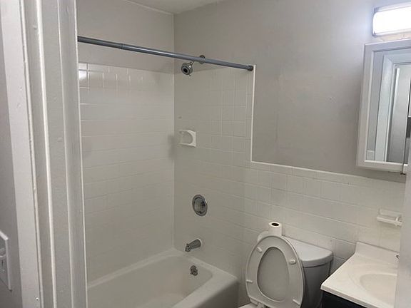 5th image of 75 Vine St #9f78baa70