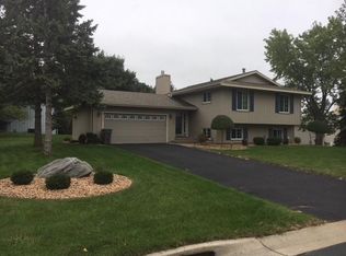 12346 Oxbow Dr, Eden Prairie, MN 55347