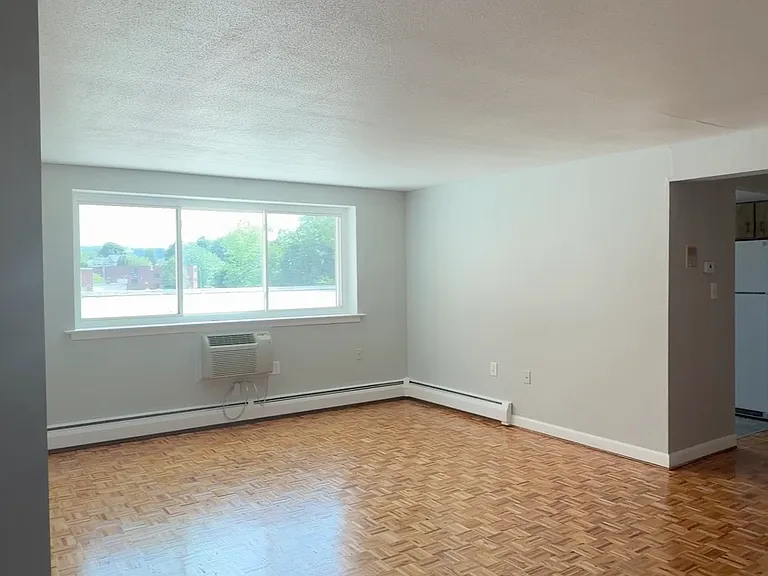 138 Store Ave #2P — Photo 7