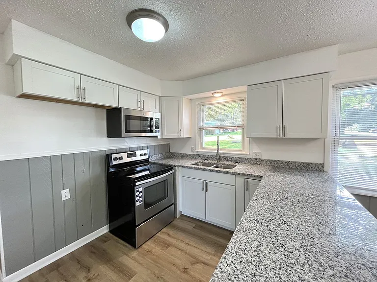 481 McQuade Cir — Photo 12