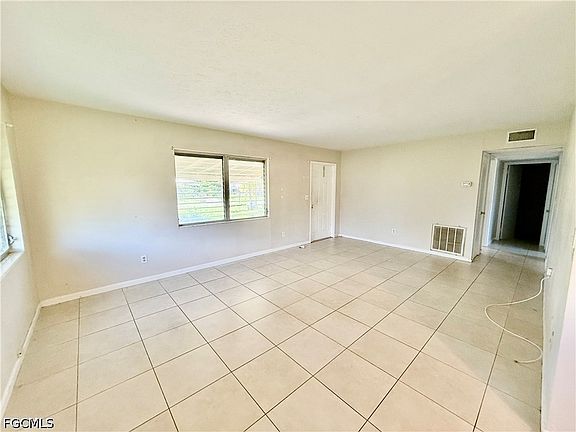 5th image of 27 Apache St