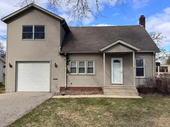 215 East St, Decorah, IA 52101