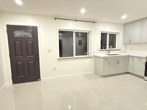 3336 Mooheau Ave, Honolulu, HI 96816