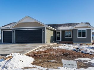 1594 Sage Xing, Oshkosh, WI 54904