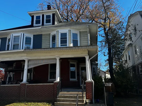 42 Oak Ln, Trenton, NJ 08618