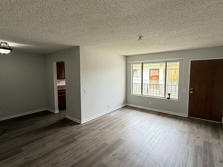 2220 W Victory Blvd #203 — Photo 3