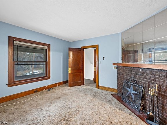 2nd image of 1646 Grace Ave