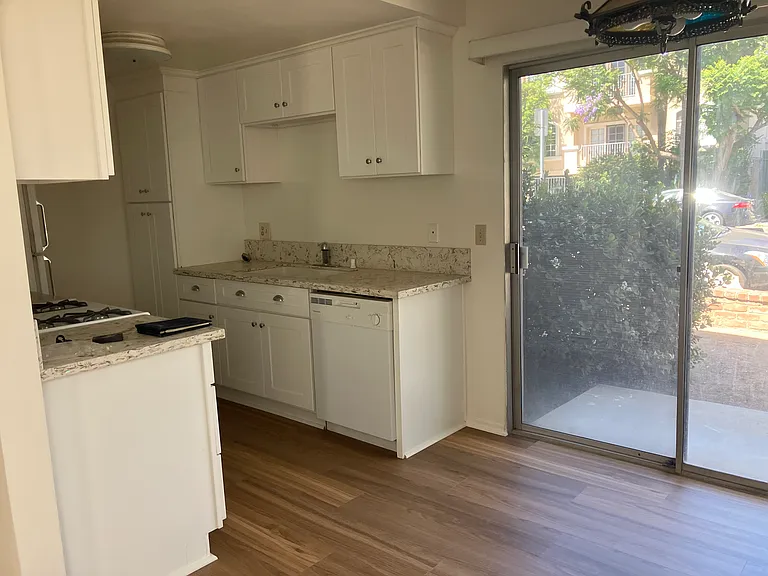1749 Butler Ave #1 — Photo 10
