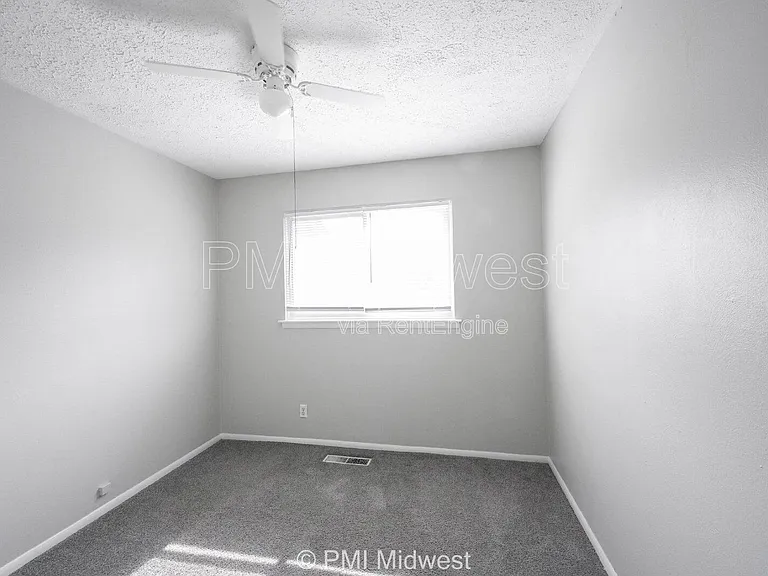 316 S Kenmore Rd — Photo 12