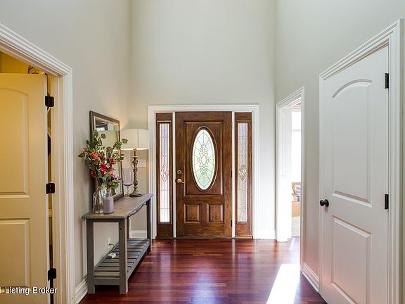 4th image of 1021 Whitewood Bend Dr