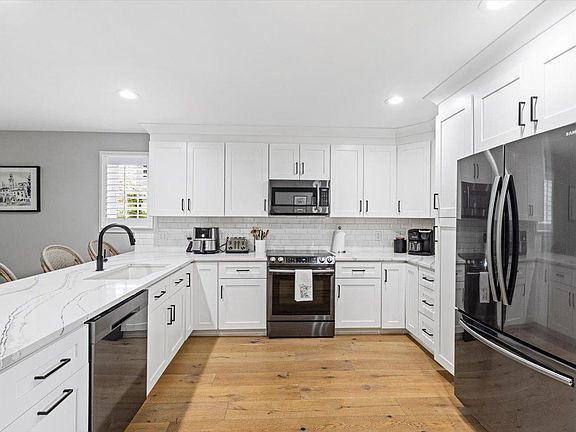 5th image of 613 N 30th St