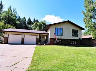 1109 12th Ave SW, Minot, ND 58701