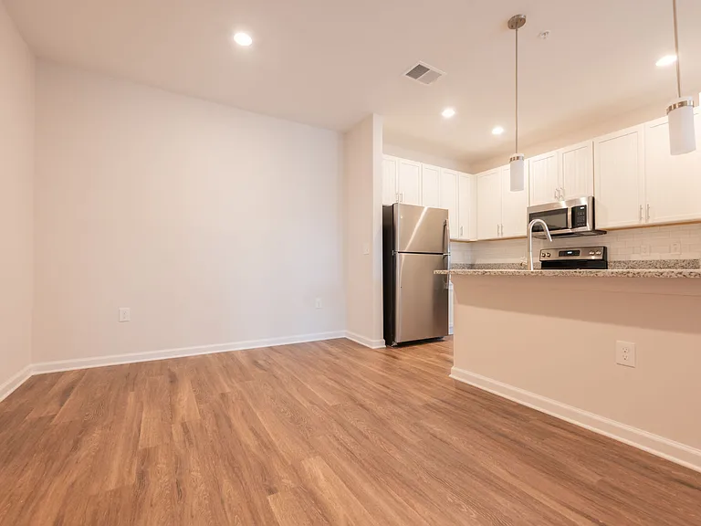 Hamilton Reserve Apartments — Photo 23