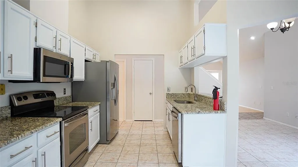 3 bed, 2.5 bath, 1487 sqft, $2,700 — Photo 2